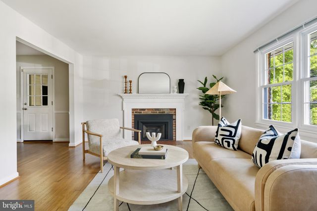 $1,103,000 | 621 Oakley Place, Alexandria, VA 22302