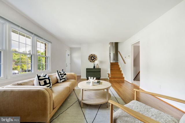 $1,103,000 | 621 Oakley Place, Alexandria, VA 22302