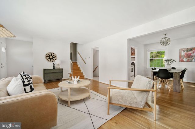 $1,103,000 | 621 Oakley Place, Alexandria, VA 22302