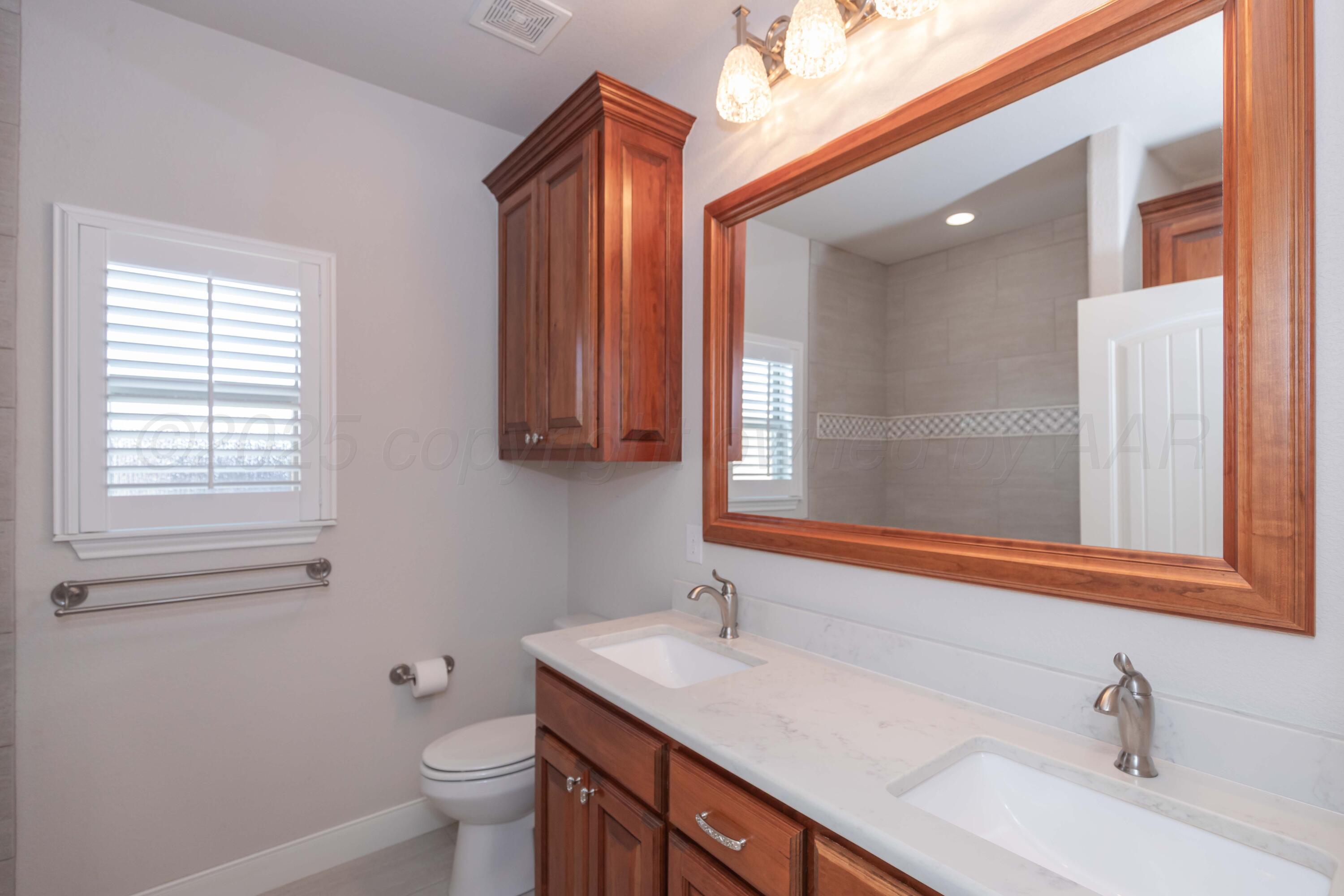 100 Pratt Street Claude, TX 79019 - Photo 50 of 73 BATHROOM 2 VIEW 1