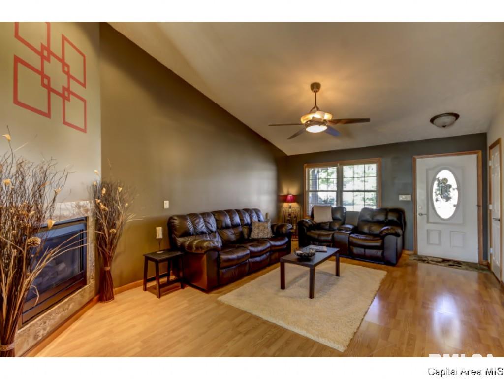 3200 Red Oak Lane Springfield, IL 62712 - Photo 4 of 24
