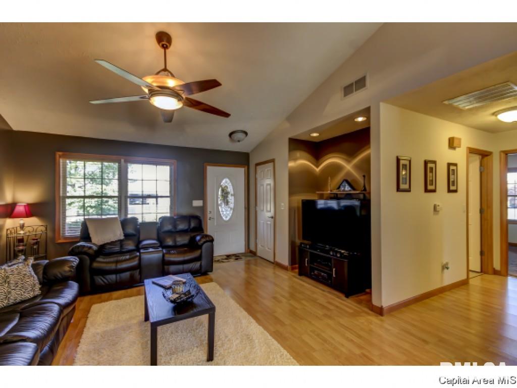 3200 Red Oak Lane Springfield, IL 62712 - Photo 5 of 24