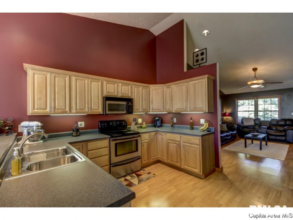 3200 Red Oak Lane Springfield, IL 62712 - Photo 9 of 24