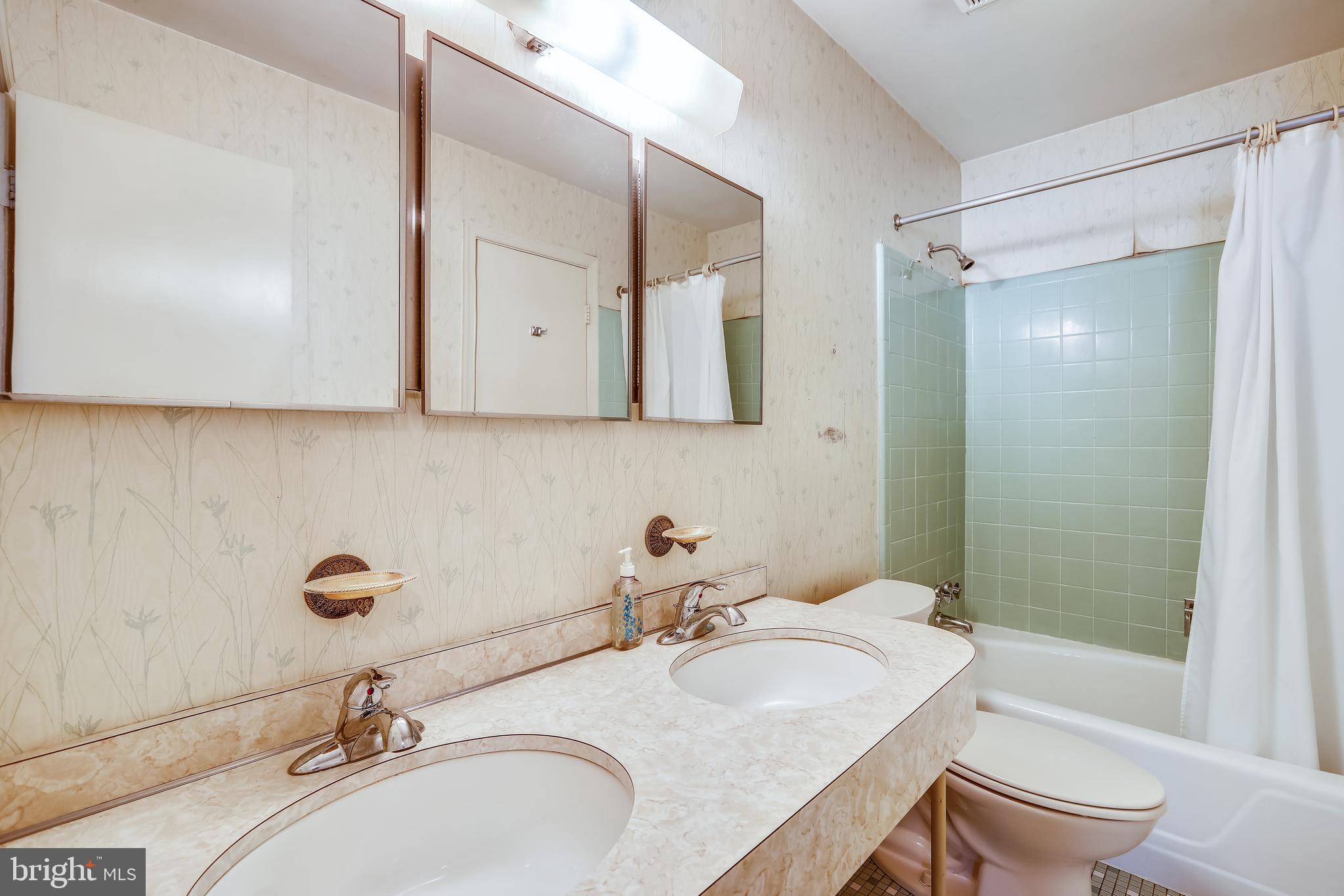11740 Glen Mill Road Potomac, MD 20854 - Photo 27 of 44 2ND FULL CERAMIC TILE BATH