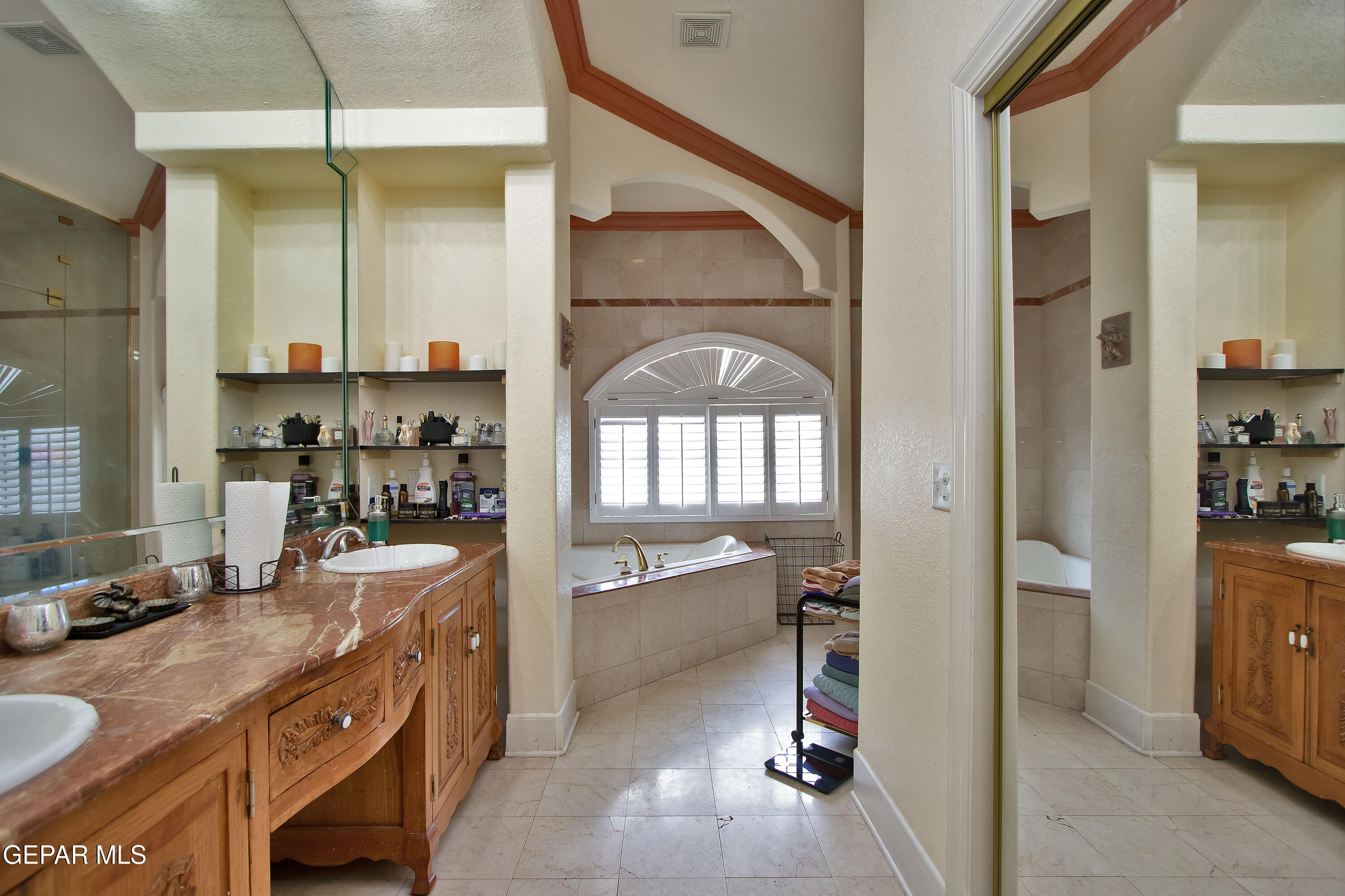 861 Country Club Road El Paso, TX 79932 - Photo 83 of 104 Master Bathroom
