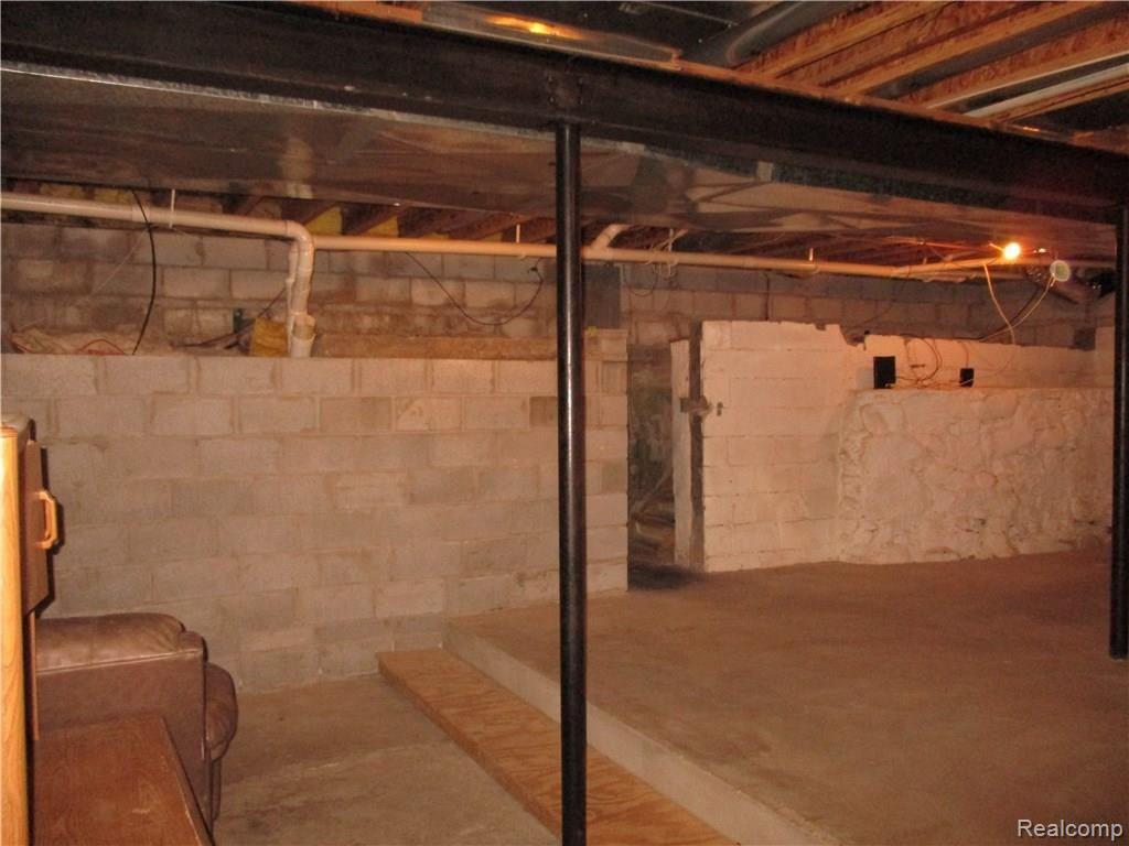 5040 West Harvard Road Clarkston, MI 48348 - Photo 23 of 27 IMG_0029.JPG