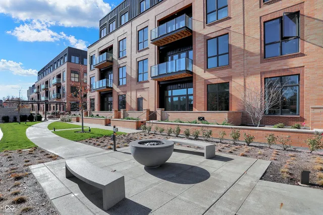 $630,000 | 877 North East Street, Unit 203, Indianapolis, IN 46202