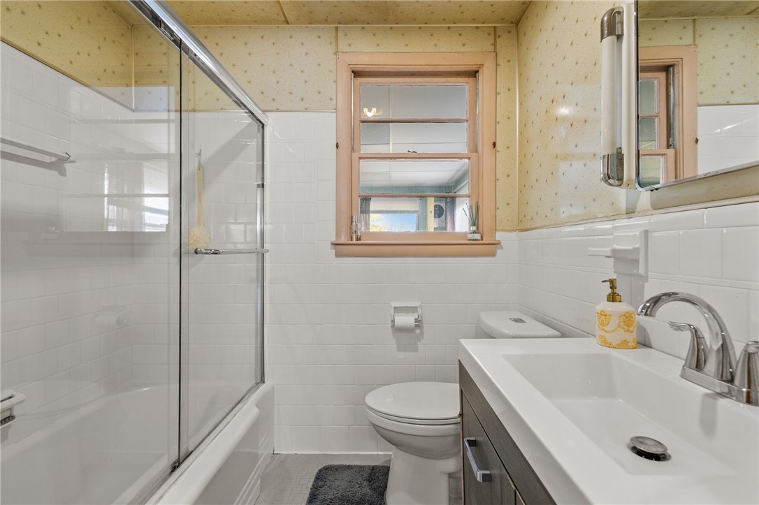 78 Arnold Road Coventry, RI 02816 - Photo 11 of 35