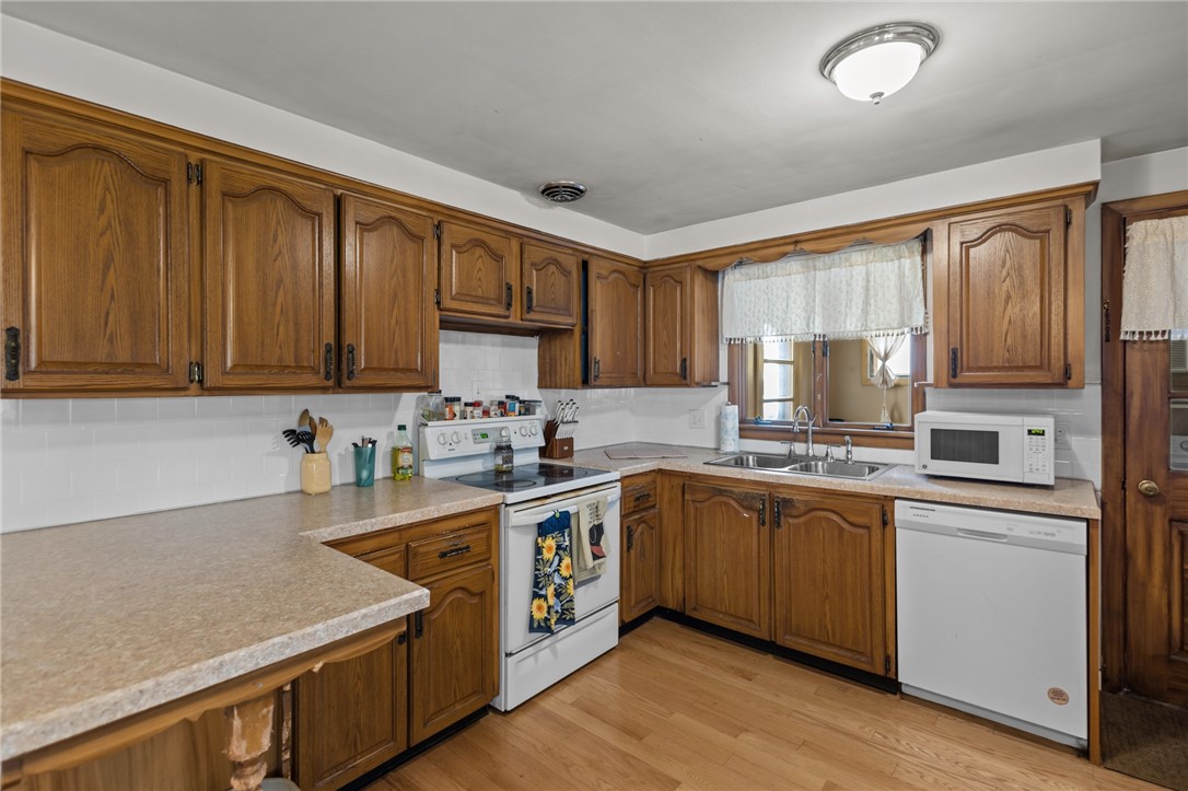 78 Arnold Road Coventry, RI 02816 - Photo 4 of 35