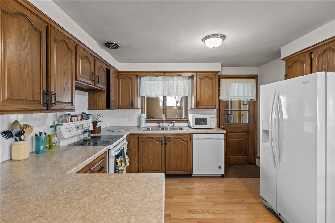 78 Arnold Road Coventry, RI 02816 - Photo 5 of 35