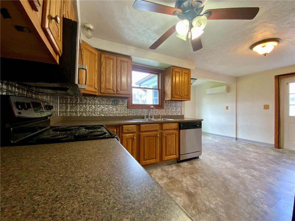 292 Tomlinson Run Georgetown, PA 15043 - Photo 13 of 32