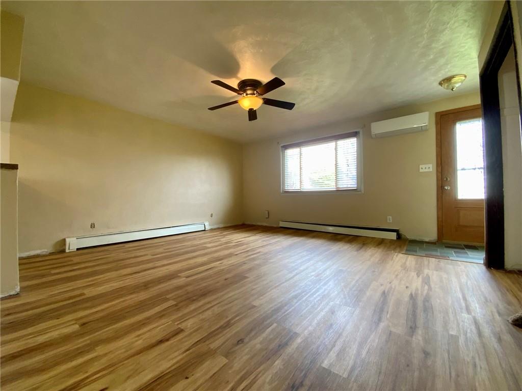 292 Tomlinson Run Georgetown, PA 15043 - Photo 17 of 32 Laminate flooring