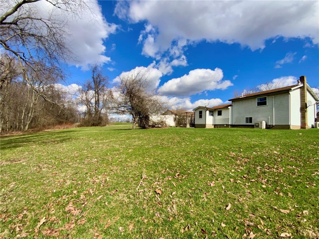 292 Tomlinson Run Georgetown, PA 15043 - Photo 4 of 32