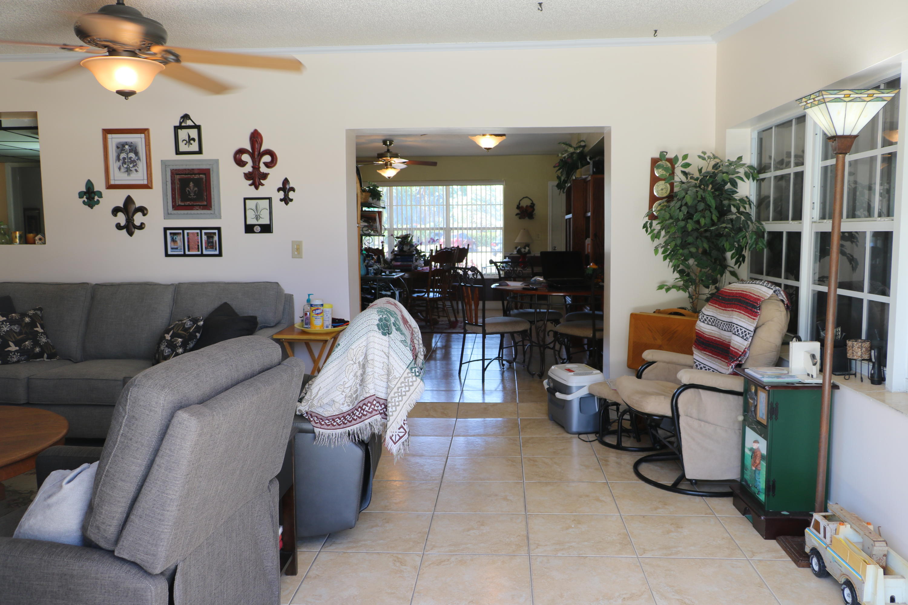 361 Bayside Road Palm Springs, FL 33461 - Photo 6 of 37 IMG_1779