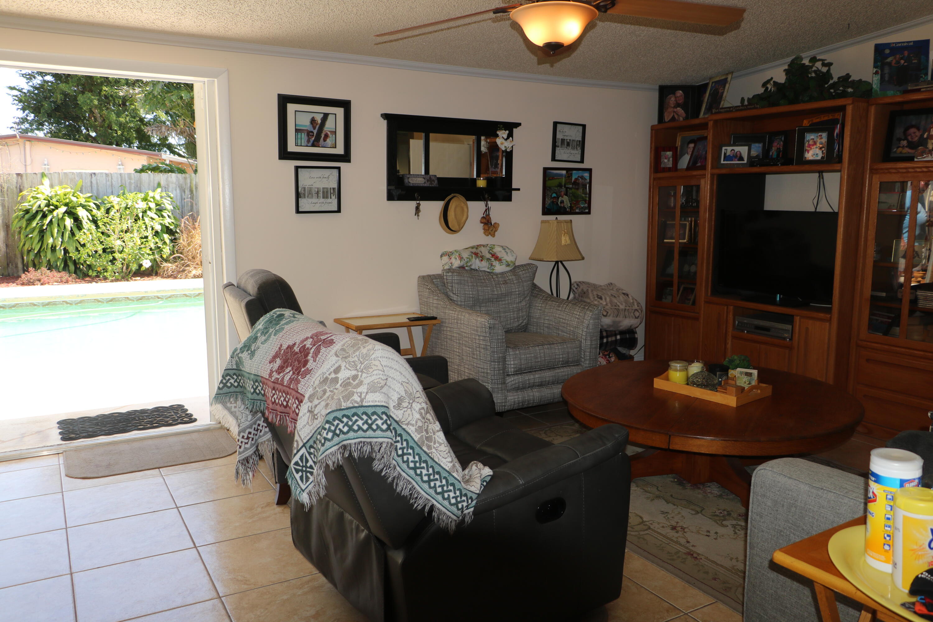361 Bayside Road Palm Springs, FL 33461 - Photo 8 of 37 IMG_1777