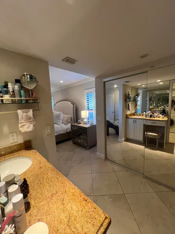 a en suite bathroom with a sink and a mirror