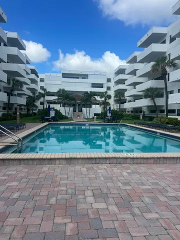a view of a water fountain in front of a building