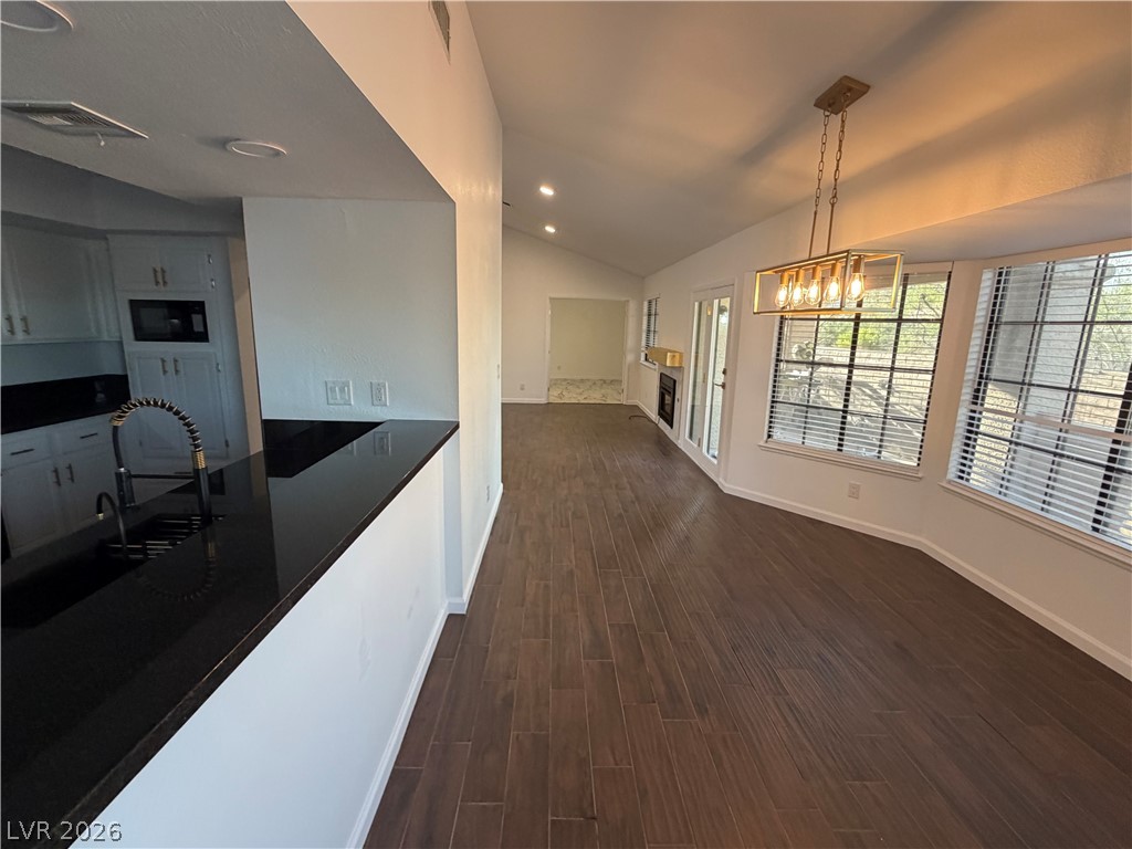 245 North Cimarron Road Las Vegas, NV 89145 - Photo 20 of 39