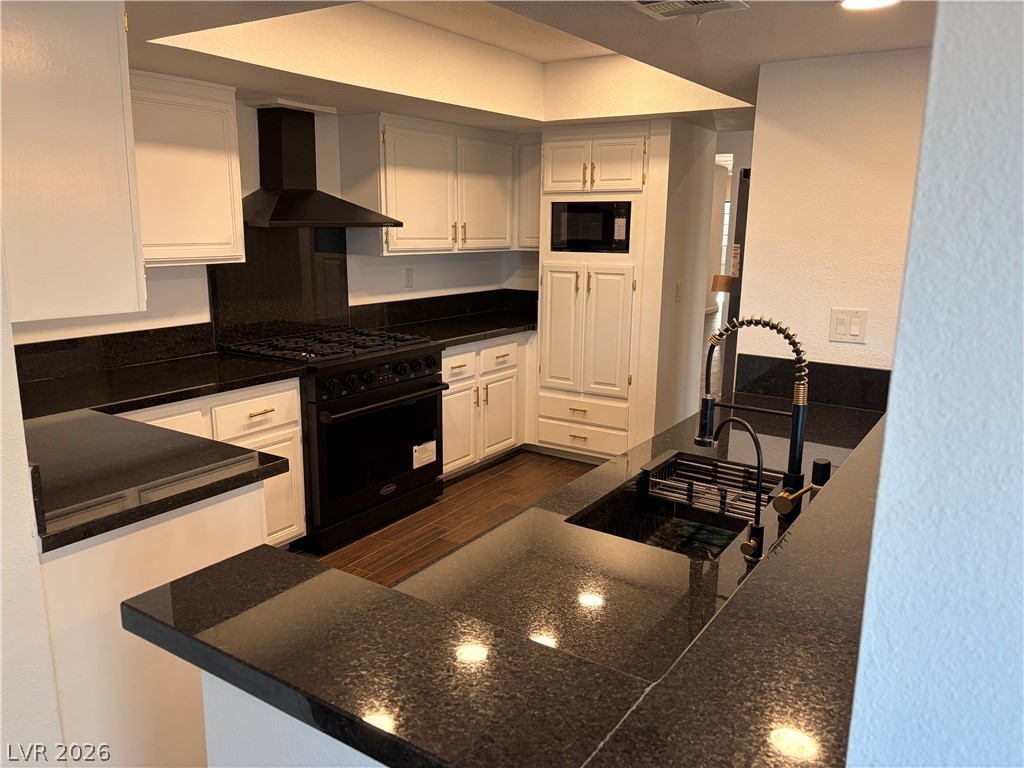 245 North Cimarron Road Las Vegas, NV 89145 - Photo 2 of 39