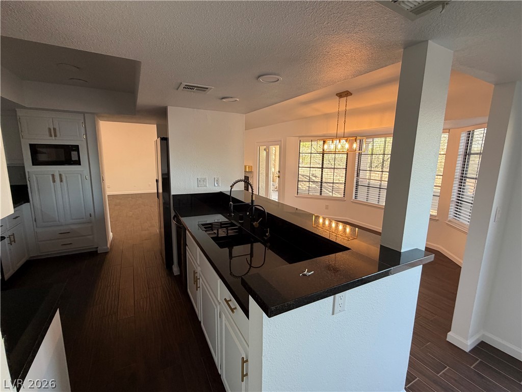 245 North Cimarron Road Las Vegas, NV 89145 - Photo 5 of 39