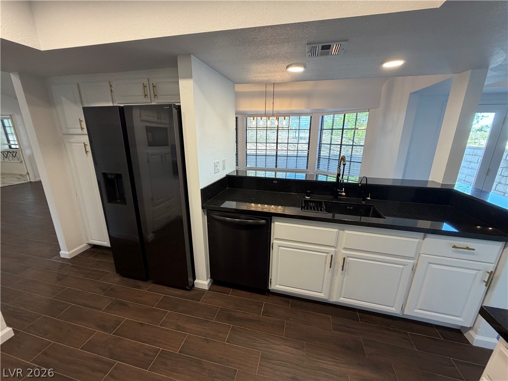 245 North Cimarron Road Las Vegas, NV 89145 - Photo 8 of 39