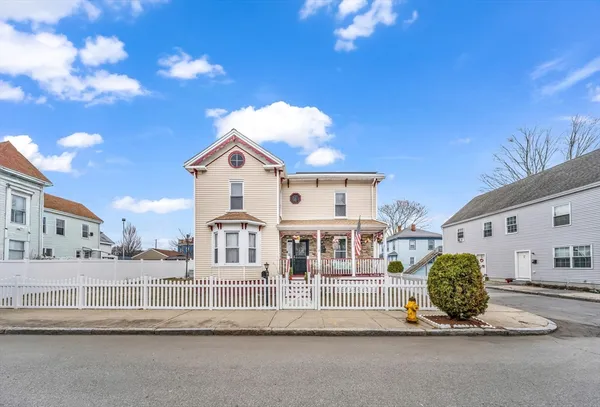$659,900 | 8 Ford Street, Haverhill, MA 01832