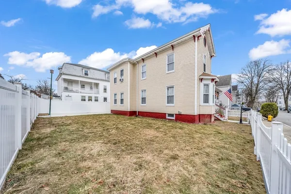 a view of a house with backyard and sitting area