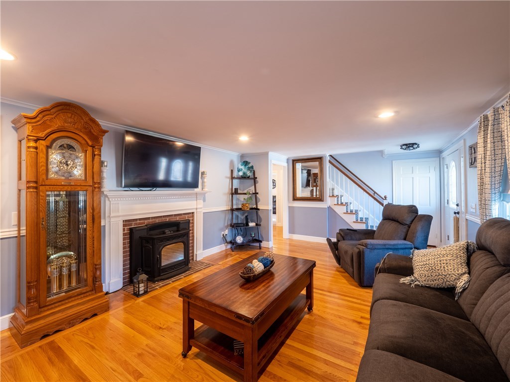 303 Crestwood Road Warwick, RI 02886 - Photo 11 of 43 Gallery Image 11