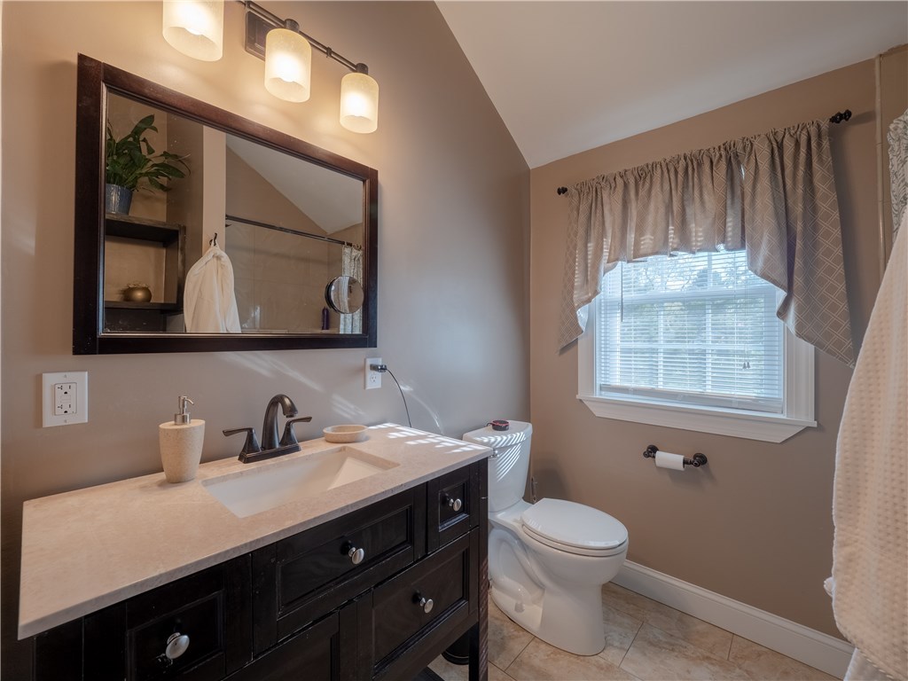 303 Crestwood Road Warwick, RI 02886 - Photo 22 of 43 Master Bath