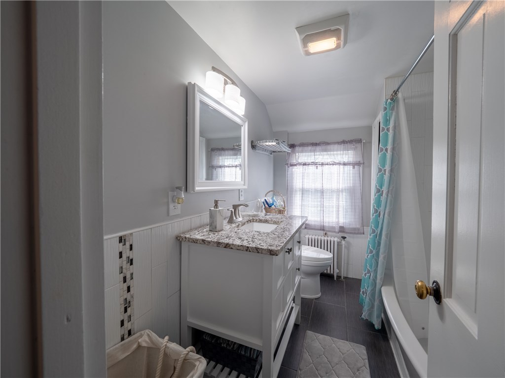 303 Crestwood Road Warwick, RI 02886 - Photo 26 of 43 2nd Floor Full Bathroom