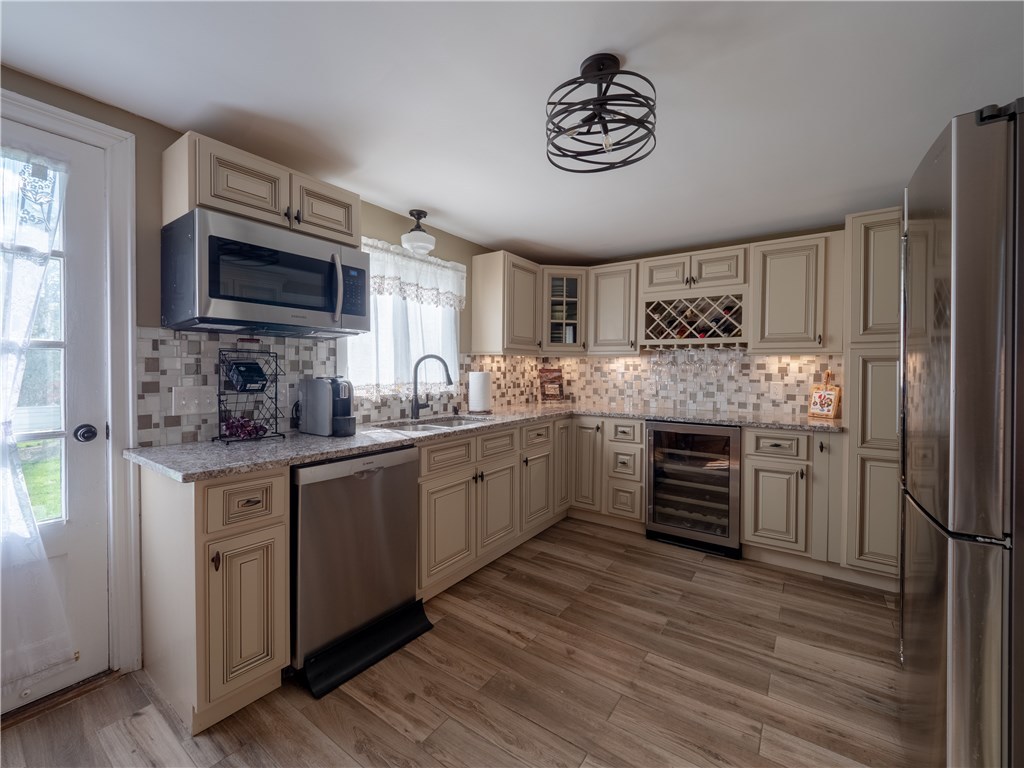 303 Crestwood Road Warwick, RI 02886 - Photo 5 of 43 Gallery Image 5
