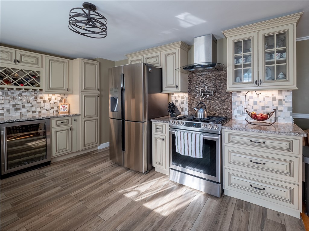 303 Crestwood Road Warwick, RI 02886 - Photo 7 of 43 Gallery Image 7