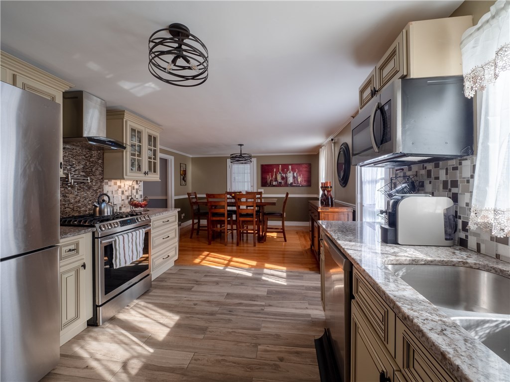 303 Crestwood Road Warwick, RI 02886 - Photo 8 of 43 Gallery Image 8