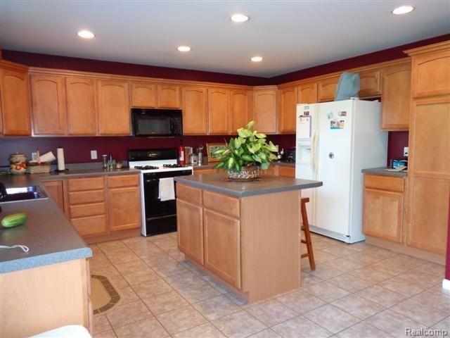 Kitchen Work Area... (Small).JPG