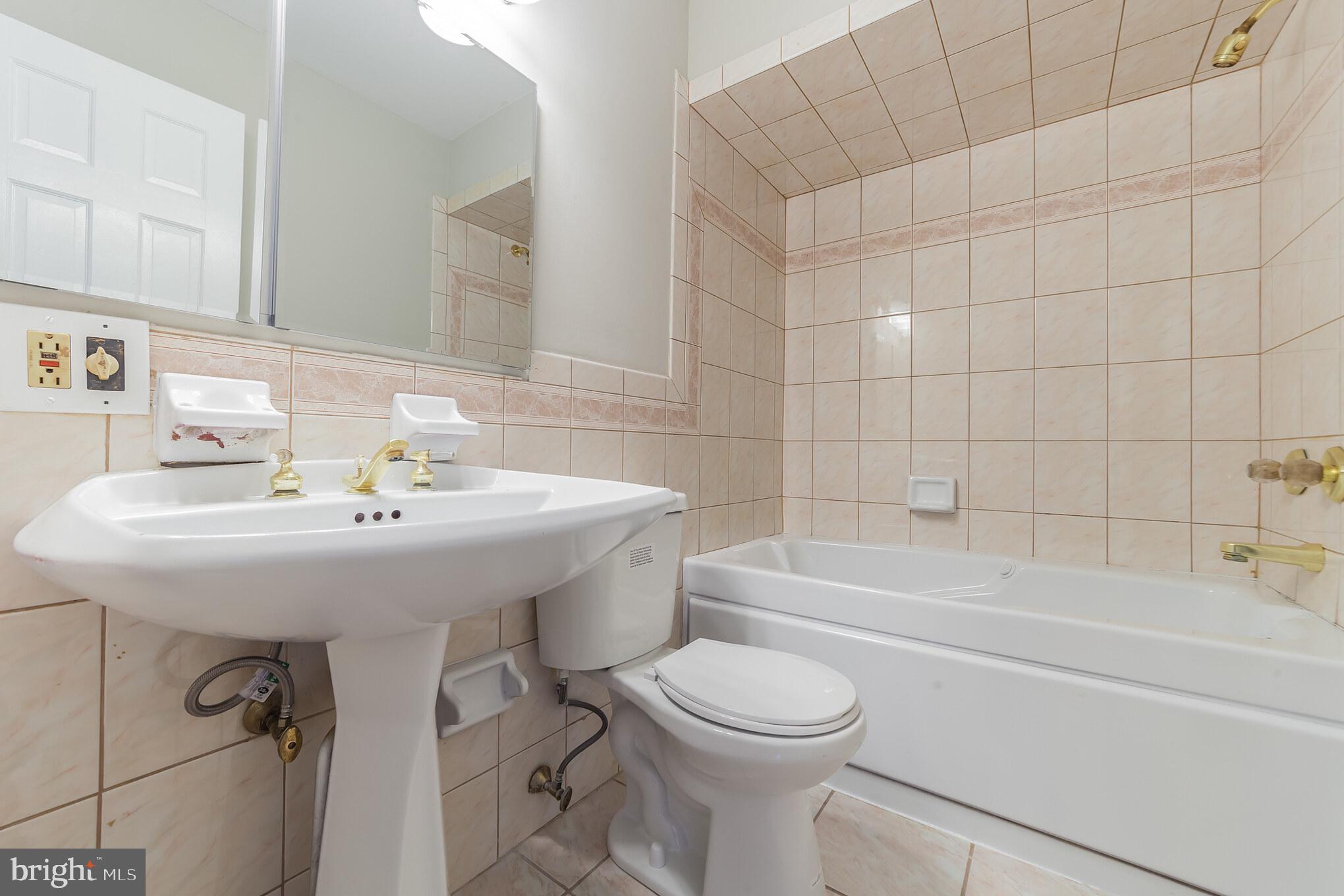 10916 Knights Road Philadelphia, PA 19154 - Photo 11 of 33 Gallery Image 11