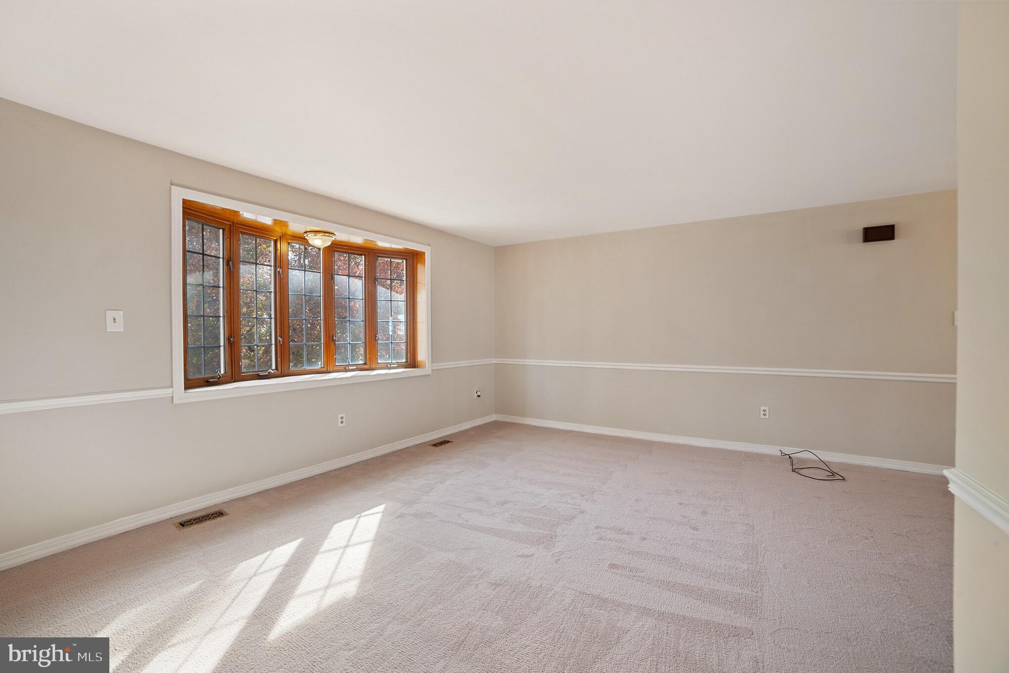 10916 Knights Road Philadelphia, PA 19154 - Photo 4 of 33 Gallery Image 4