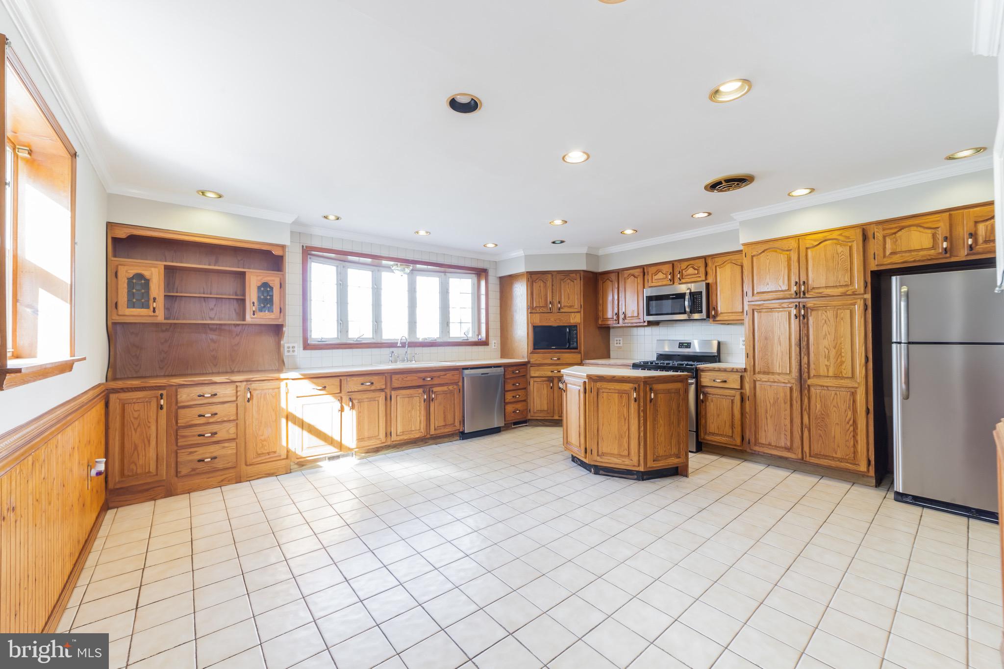 10916 Knights Road Philadelphia, PA 19154 - Photo 6 of 33 Gallery Image 6