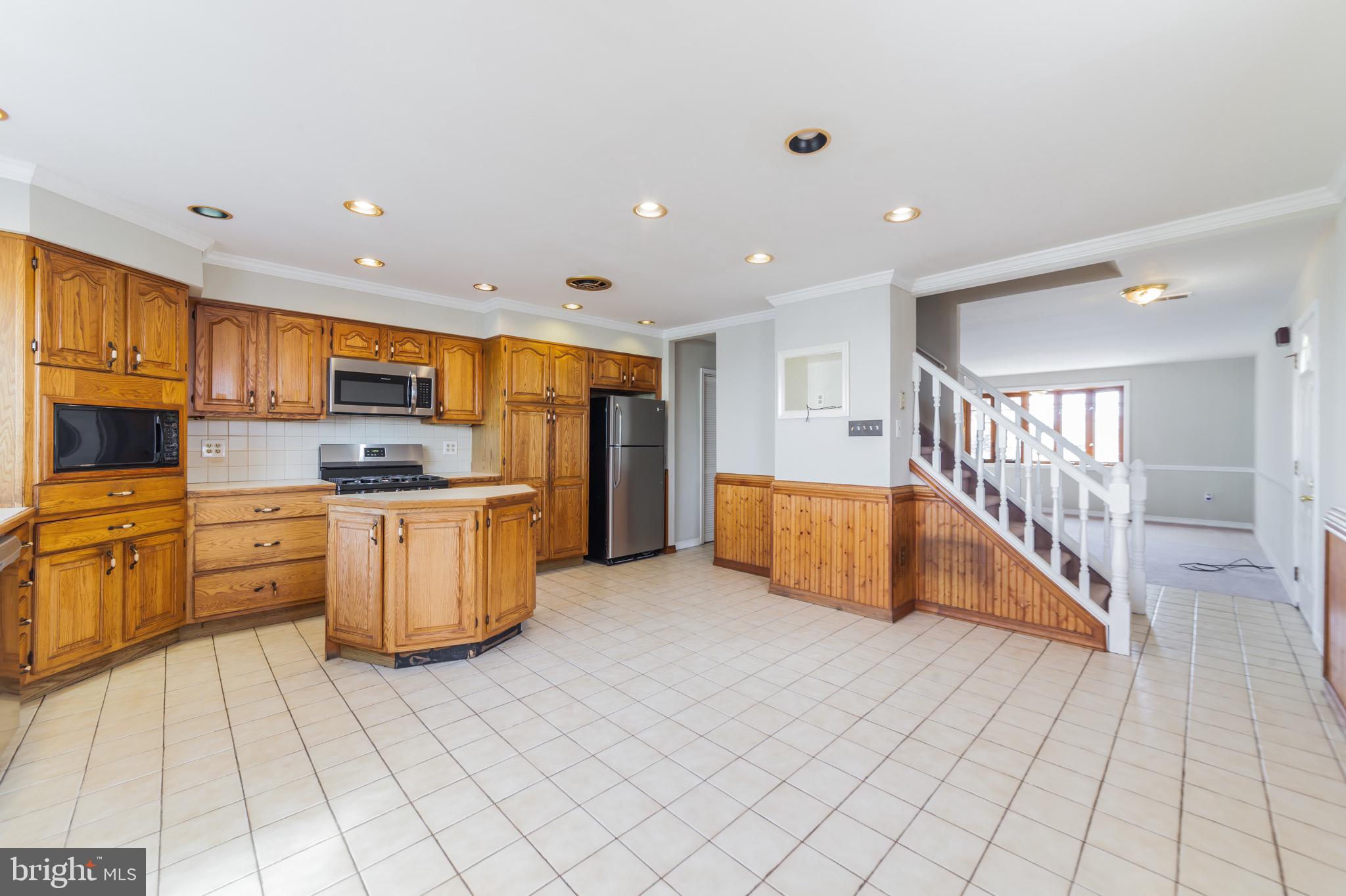 10916 Knights Road Philadelphia, PA 19154 - Photo 7 of 33 Gallery Image 7