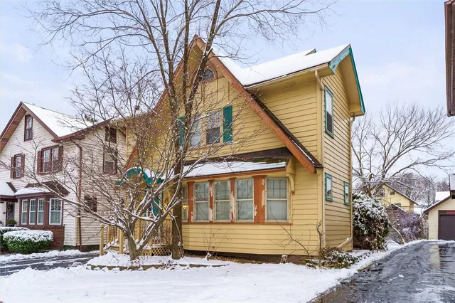 $179,900 | 67 Harwick Road, Irondequoit, NY 14609