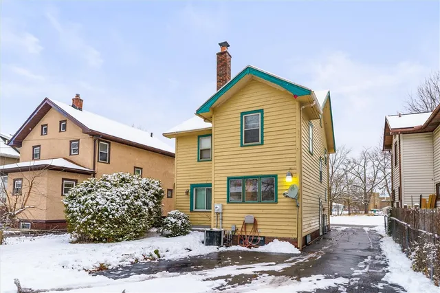 $179,900 | 67 Harwick Road, Irondequoit, NY 14609