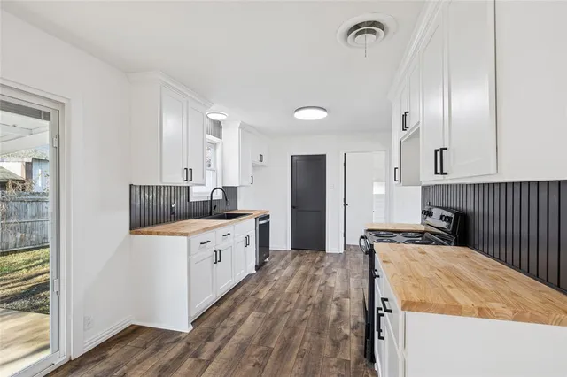 $235,200 | 1301 North Douglas Avenue, Cleburne, TX 76033