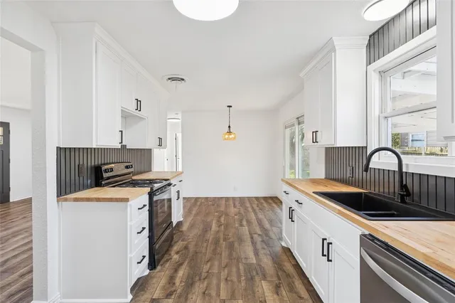 $235,200 | 1301 North Douglas Avenue, Cleburne, TX 76033