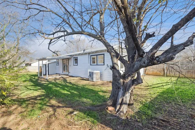 $235,200 | 1301 North Douglas Avenue, Cleburne, TX 76033