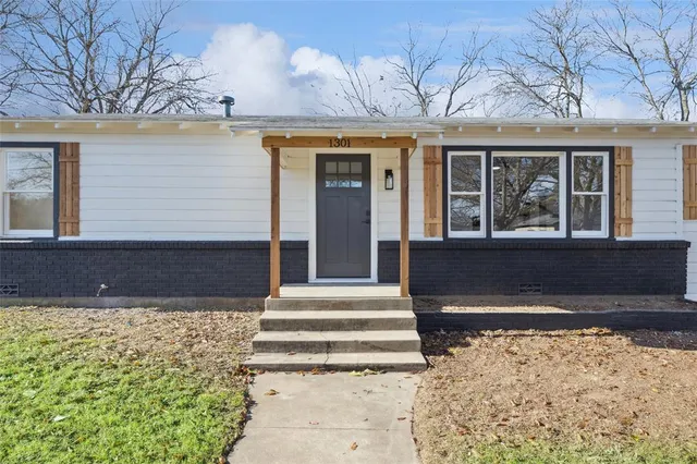 $235,200 | 1301 North Douglas Avenue, Cleburne, TX 76033