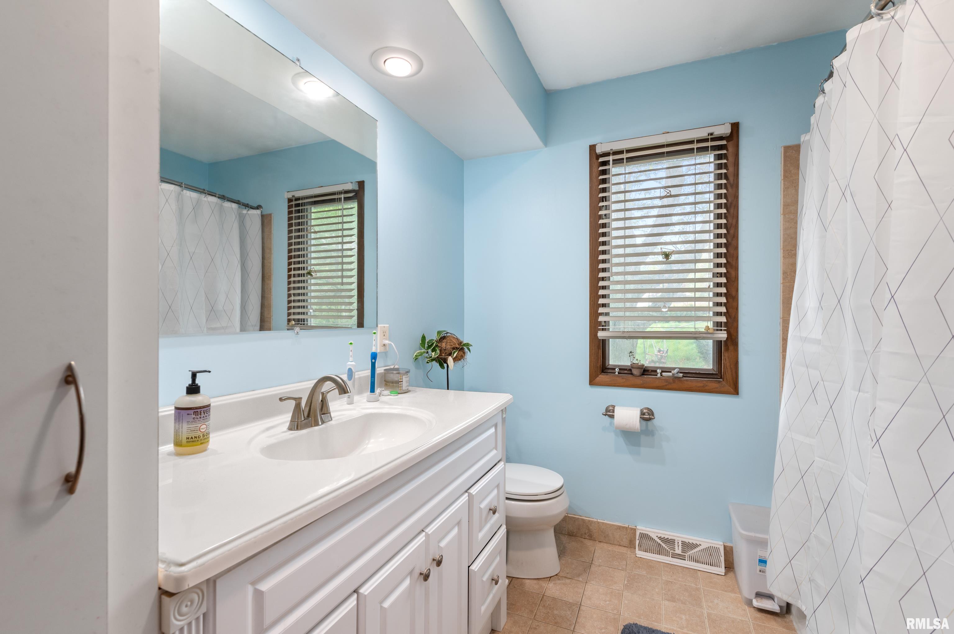 2729 Jersey Ridge Road Davenport, IA 52803 - Photo 18 of 28 Gallery Image 18