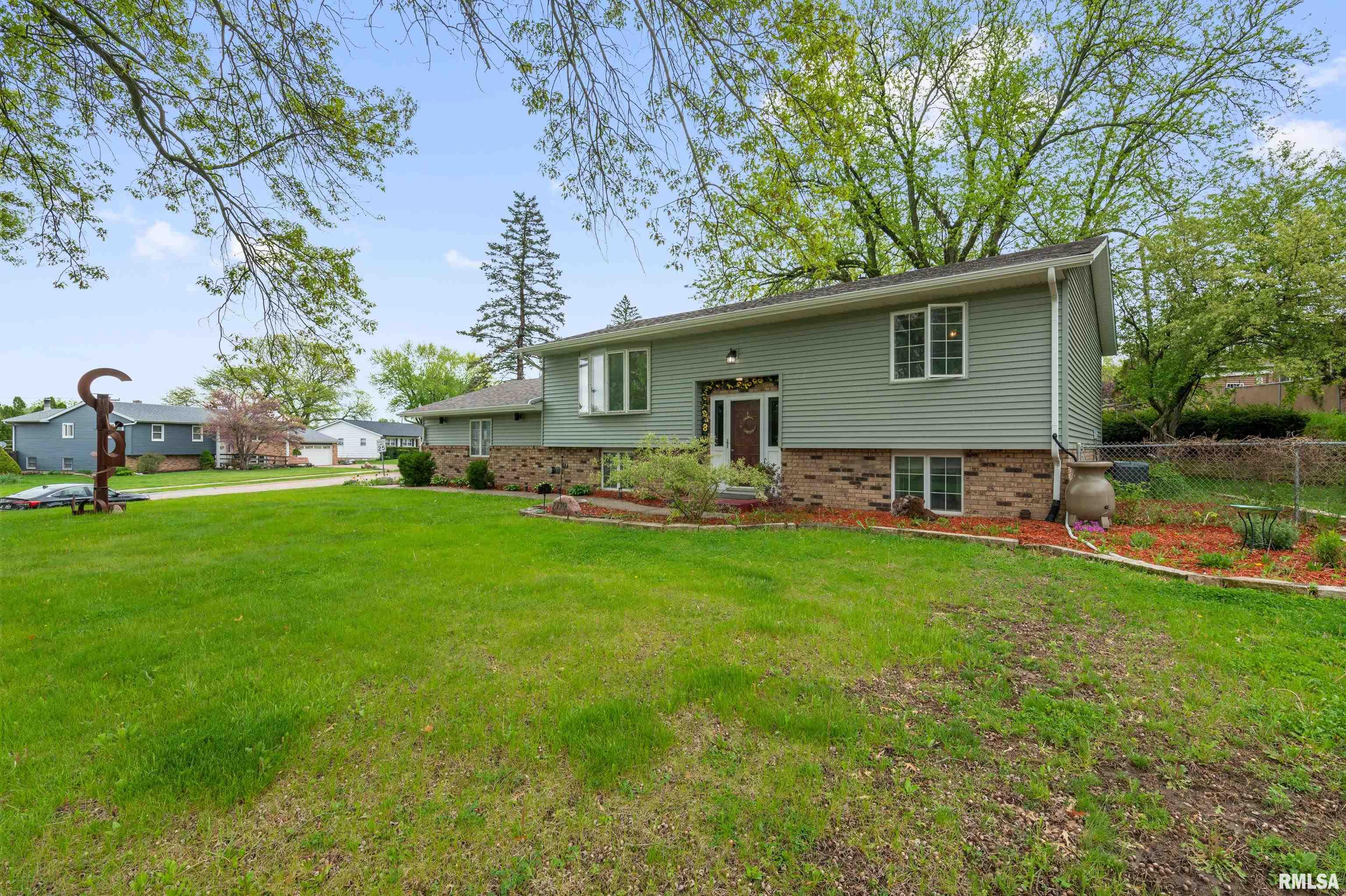 2729 Jersey Ridge Road Davenport, IA 52803 - Photo 2 of 28 Gallery Image 2