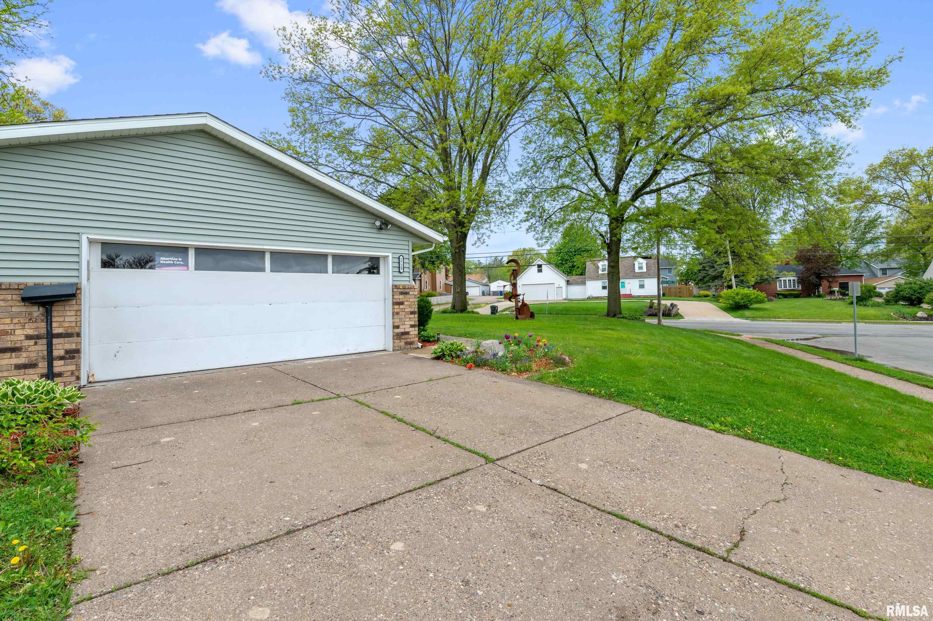 2729 Jersey Ridge Road Davenport, IA 52803 - Photo 4 of 28 Gallery Image 4