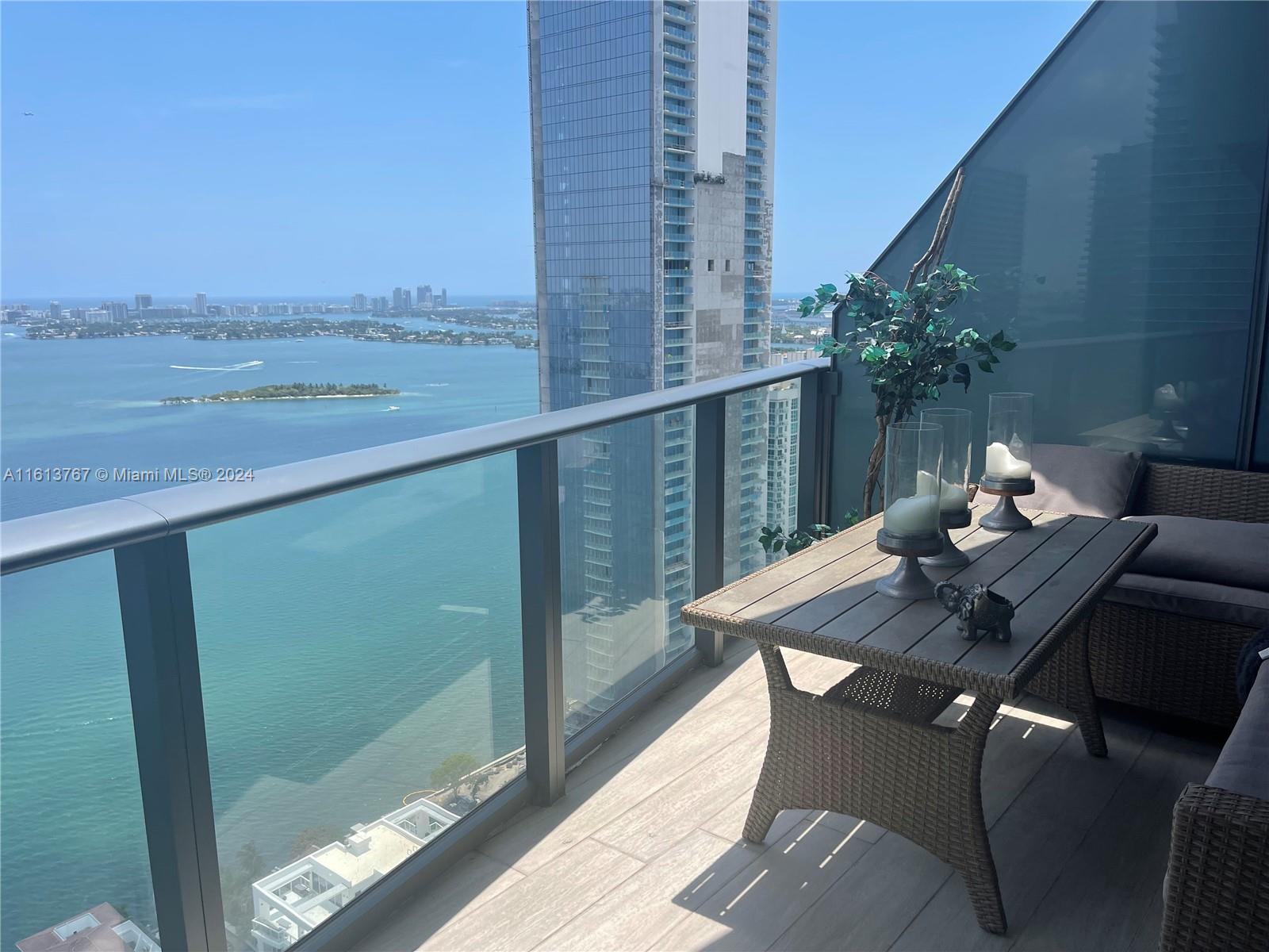 460 Northeast 28th St Unit 3906  