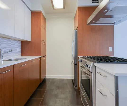 $4,650 | 450 West 42nd Street, Unit 36J | Hell's Kitchen