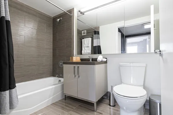 $4,650 | 450 West 42nd Street, Unit 36J | Hell's Kitchen